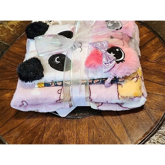 Girls Kitten Blanket Cozy Gift Set Panda Notebook Pencils Shaker Pen Eye Mask - Picture 3 of 9